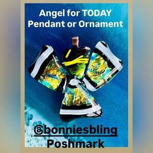 Bonnie’s Bling One of a Kind Fused Glass Jewelry and Accessories to Wear.